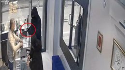 Bursa'da Kuyumcudan Ka&ccedil;ırılan Soyguncu: Silahı Azarlayan M&uuml;şteri Olayı Durdurdu