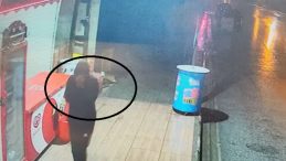 B&uuml;fede Şaşırtıcı Hırsızlık: Kameralara Yansımış!