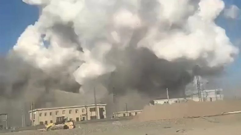 &Ccedil;in'de &Ccedil;elik Fabrikasında Patlama: 2 Kişi Hayatını Kaybetti, 66 Yaralı