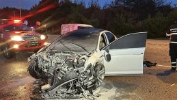 &Ccedil;anakkale'de İki Ara&ccedil; &Ccedil;arpıştı: 1 Yaralı Durumda, 5 Kişi Yaralandı!