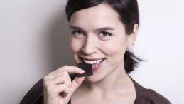 &Ccedil;ikolata yiyerek kalbinizi koruyabilirsiniz! Ama tek bir şartla&hellip;