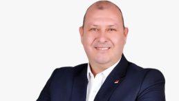 İş&ccedil;iler Eylemde, Başkan Sa&ccedil; Ektirme ile Meşgul