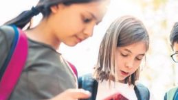 &Ccedil;ocuklara 13 Yaşından &Ouml;nce Telefon Vermemek Gerekir