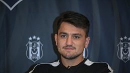 Cengiz &Uuml;nder, Beşiktaş'ta kalmayı arzuluyor: "Satın alma opsiyonunun kullanılmasını dilerim"