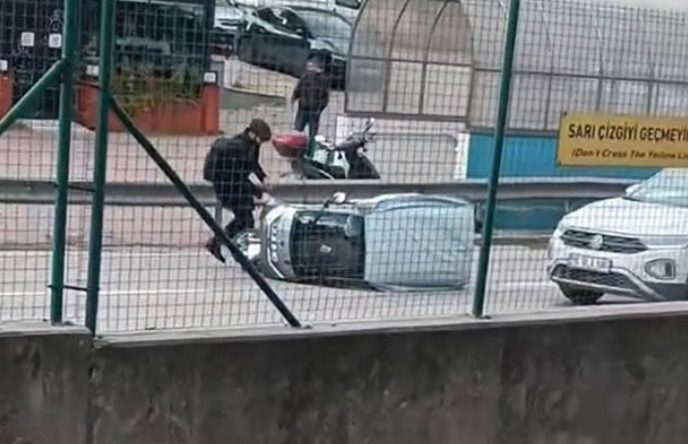 Cep Telefonuyla Anbean Kaydedildi: R&uuml;zgar Otomobili Devirdi