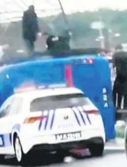 Cezaevi Nakil Aracının Devrilmesi Sonucu 19 Kişi Yaralandı