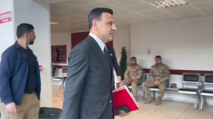 CHP İstanbul İl Kongresi'nde 'Usuls&uuml;zl&uuml;k' Davası Başladı