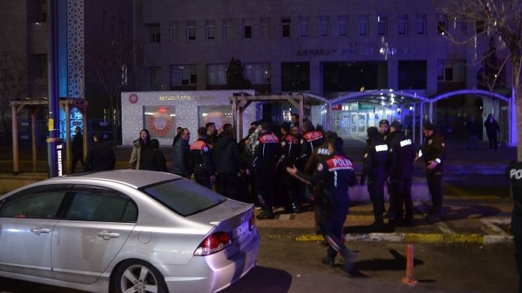 Cinayet davasında 2 aile arasında kavga&hellip; Polis m&uuml;dahale etti: 7 g&ouml;zaltı