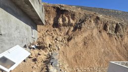 Cizre'de Toprak Kayması: &Uuml;&ccedil; Ev Kullanılamaz Hale Geldi