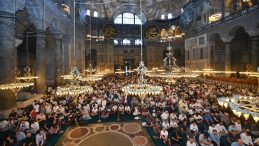 Cuma Hutbesinde Sosyal Medya Uyarısı: Dini İstismar Eden Gruplara Dikkat!