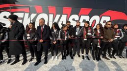 Cumhurbaşkanı Erdoğan, Y&uuml;ksekova Spor Takımı'na Otob&uuml;s Hediye Etti