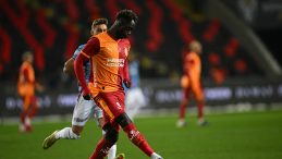 Davinson Sanchez, Galatasaray ile 100. Ma&ccedil;ına &Ccedil;ıkıyor!