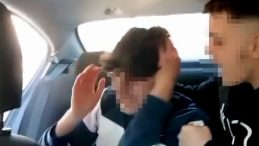 Dehşet Anları! Lise &Ouml;ğrencisini Alıkoyup Takside Darbettiler