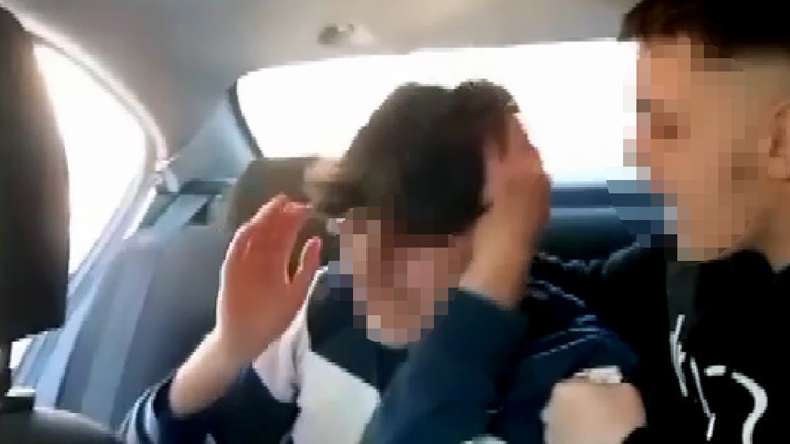 Dehşet Anları! Lise &Ouml;ğrencisini Alıkoyup Takside Darbettiler