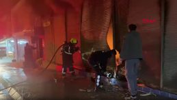 Depoda &ccedil;ıkan yangın apartmana sı&ccedil;radı: 2 kişi dumandan etkilendi