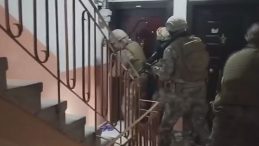 Diyarbakır'dan gelen genci iş vaadi ile ağlarına d&uuml;ş&uuml;rm&uuml;şler! Girdiği ev hayatını kararttı | 'Almazsan sana sıkacağım'