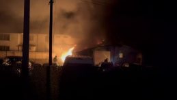 D&uuml;zce'de Strafor Fabrikasında Yangın