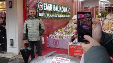D&uuml;zce&rsquo;de Avlanan Dev Yılan: 346 Kilo Ağırlığında ve 2.40 Metre Uzunluğunda