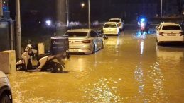 Edirne ve Kırklareli'yi sağanak vurdu, evleri ve caddeleri su bastı