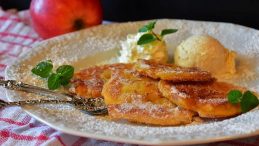 Elmalı turtayı tarihe g&ouml;m&uuml;n! Almanların g&ouml;zdesi Apfelk&uuml;chle Elmalı Kızartma mutfağınızı ele ge&ccedil;irecek!