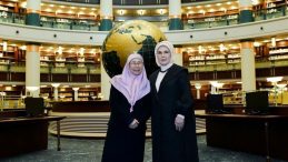 Emine Erdoğan, Malezya Başbakanı'nın eşi Azizah İsmail ile g&ouml;r&uuml;şt&uuml;