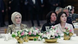 Emine Erdoğan, &Ouml;zbekistan Cumhurbaşkanı'nın eşi Mirziyoyeva ile bir araya geldi