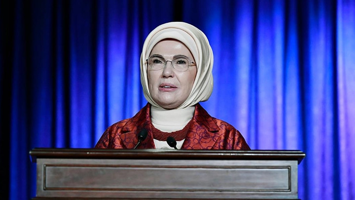 Emine Erdoğan'dan 'Mira&ccedil; Gecesi' mesajı