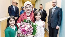 Emine Erdoğan'dan Yarıyıl Tatili Tebriği