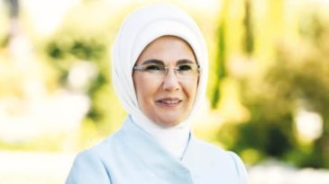 Emine Erdoğan&rsquo;dan Paris tebriki