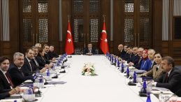 En d&uuml;ş&uuml;k emekli maaşı i&ccedil;in kararı ne olacak? EKK Cevdet Yılmaz'ın başkanlığında toplandı