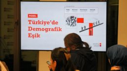 Enstit&uuml; Sosyal'den "T&uuml;rkiye&rsquo;de Demografik Eşik" Paneli