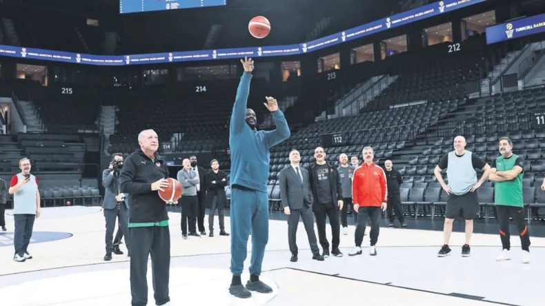 Erdoğan, NBA Efsanesi O'Neal ile Basketbol Sahasında Buluştu
