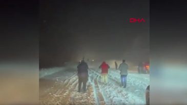 Erzincan-Sivas Karayoluna &Ccedil;ığ D&uuml;şt&uuml;, Ulaşım Kapandı!