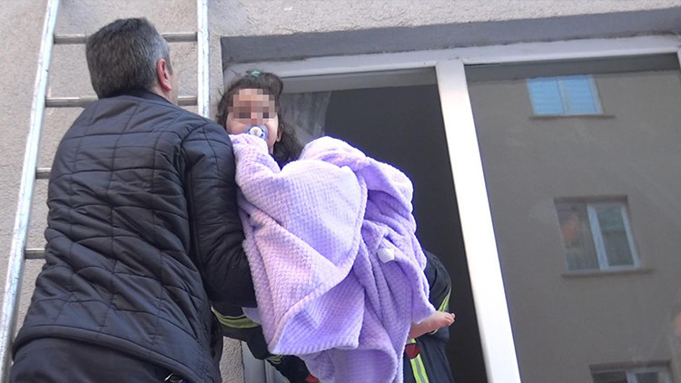 Erzurum'da Kaygı Yaratan Bebek Ağlaması! Ekipler Şaşkın: Evde Tek Başına Bulundu