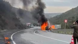 Ey&uuml;psultan'da Minib&uuml;s Alev Alev Yandı!