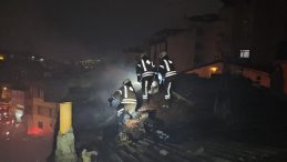 Ey&uuml;psultan'da Mutfak T&uuml;p&uuml; Dehşeti: Gecekondu Alevlere Teslim Oldu! 1 &Ouml;l&uuml; 1 Yaralı