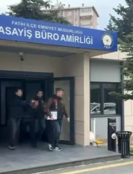 Fatih'te dehşete düşüren olay: Silahla vurduğu kişinin başında bekledi!