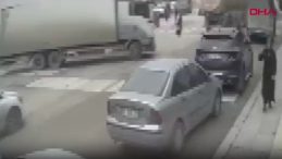 Feci kaza&hellip; C&uuml;zdanını yerden alırken kamyonun altında hayatını kaybetti