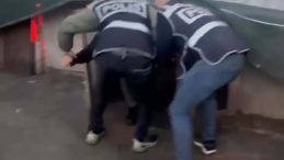 Firari H&uuml;k&uuml;ml&uuml;, Saklandığı K&uuml;meste &Ouml;ks&uuml;r&uuml;nce Yakalandı