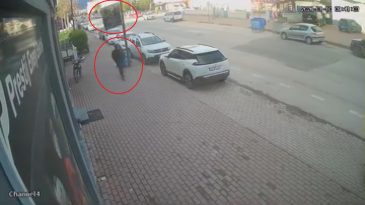 Fırtınada D&uuml;şen Tabelanın Altında Kalmaktan Son Anda Kurtuldu