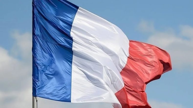 Fransa'da Polislerin G&ouml;sterisi: &Ccedil;alışma Koşullarını İyileştirmek İ&ccedil;in Sokaklarda