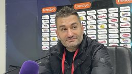 G&ouml;khan İpek: Hakem, '&Ouml;z&uuml;r dilerim faulm&uuml;ş' diyor!