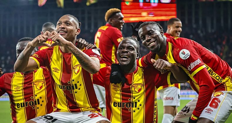 G&ouml;ztepe'de Dennis D&ouml;n&uuml;yor!