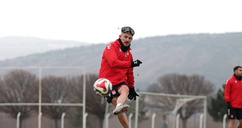 G&ouml;ztepe'den Emirhan Yiğitbaş'a Kanca!