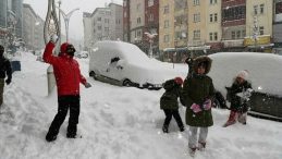 G&uuml;m&uuml;şhane'de Okullar Yarın Tatil Mi? 13 Ocak 2026'da Kar Tatili Bekleniyor Mu?