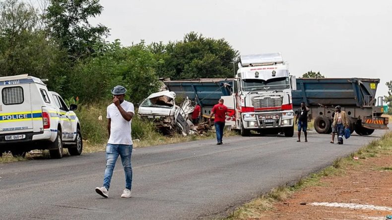 G&uuml;ney Afrika'da Trajik Kaza: 14 &Ccedil;ocuk Hayatını Kaybetti