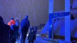 Hakkari&rsquo;de Akaryakıt İstasyonunun &Ccedil;atısı &Ccedil;&ouml;kt&uuml;: 8 Yaralı!