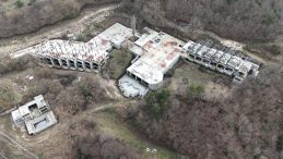 Halit Erg&uuml;l'&uuml;n Kartalkaya'daki Yangın Faciası &Ouml;ncesi İnşasına Başladığı Otelde Ruhsata Aykırı Yapı! İncelemeler S&uuml;r&uuml;yor