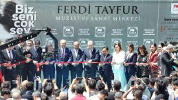 Hatıran Yeter! Sanatseverler Ferdi Babalarını Unutmadı&hellip; Ferdi Tayfur M&uuml;zesi Ziyaret&ccedil;i Akınına Uğruyor