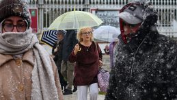 Hava Sıcaklıkları Değişiyor! İstanbul'a Yeniden Kar Geliyor: Tarih Verildi | Meteoroloji'den Kuvvetli Yağış ve Fırtına Uyarısı: 8 İlde Alarm!